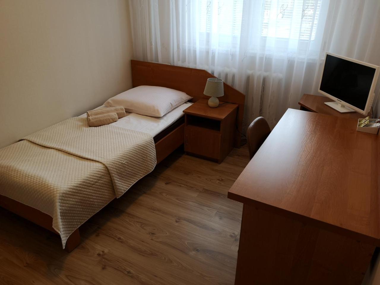 Pokoje Goscinne O-Es-Ha Warsaw Exterior photo